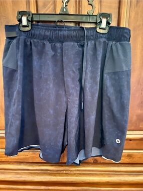 lululemon athletica Men’s Dark Navy Training Shorts